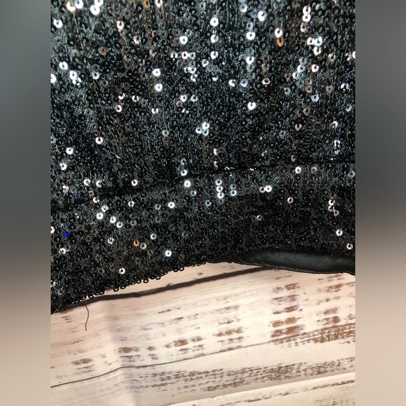 Sequin all over Black Croptop - Picture 9 of 11